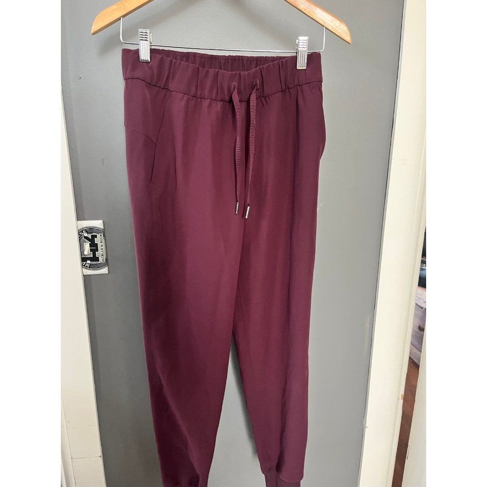 Lululemon size 4 on the fly jogger pant dark purple adobe burgundy